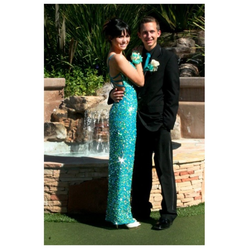 Prom/Evening/Pageant Gown - Picture 4 of 5